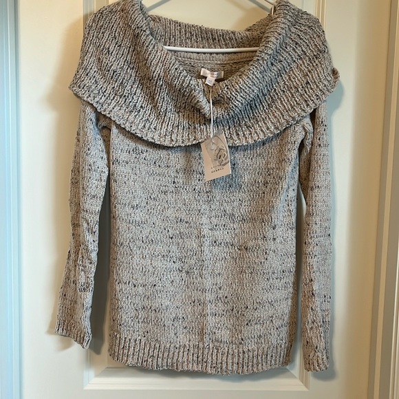 Lauren Conrad brand new sweater cowl neck or off the shoulder - Picture 1 of 3